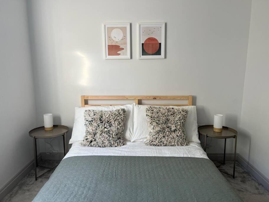 Contemporary, Stylish South Coast Home 풀 외부 사진